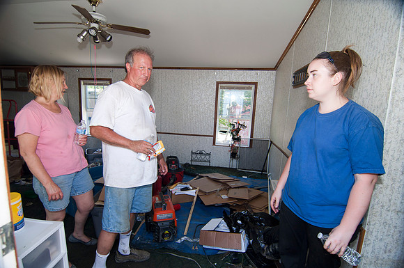 0531_ta_family pulls together4