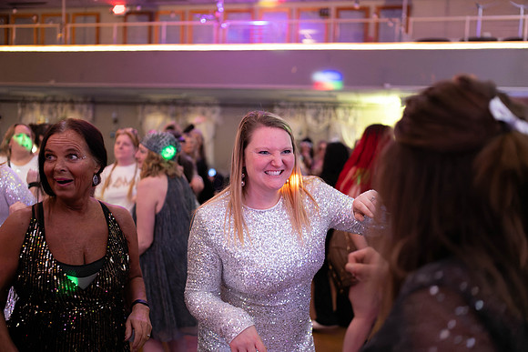 20250111 Glitz Glam 2025 A-16