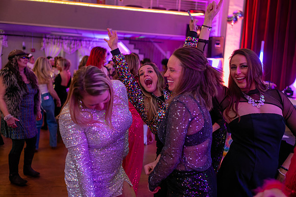 20250111 Glitz Glam 2025 A-13