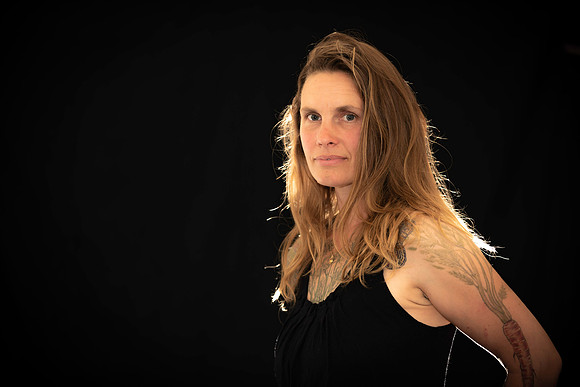 052818 _ AZ Agent Headshot-5