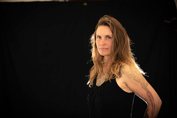 052818 _ AZ Agent Headshot-4
