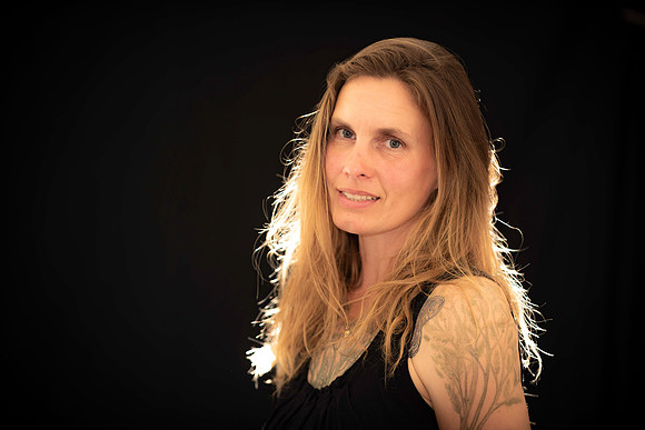 052818 _ AZ Agent Headshot-12