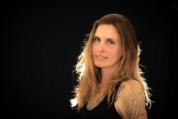 052818 _ AZ Agent Headshot-13