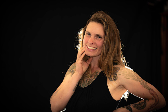 052818 _ AZ Agent Headshot-7