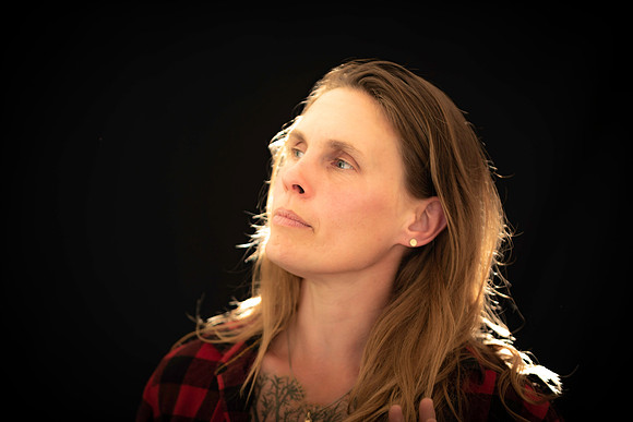 052818 _ AZ Agent Headshot-16