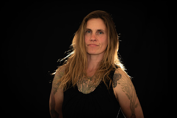 052818 _ AZ Agent Headshot-14