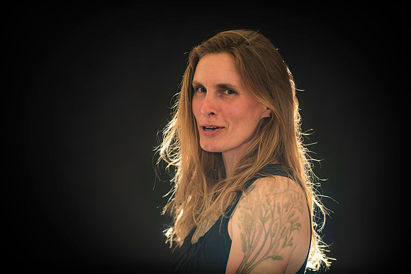 052818 _ AZ Agent Headshot-11
