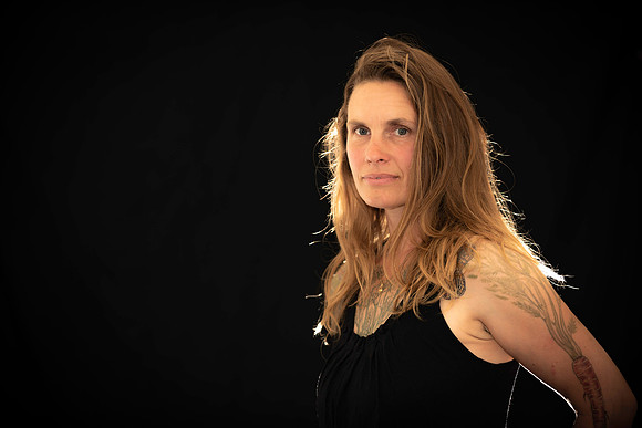 052818 _ AZ Agent Headshot-6