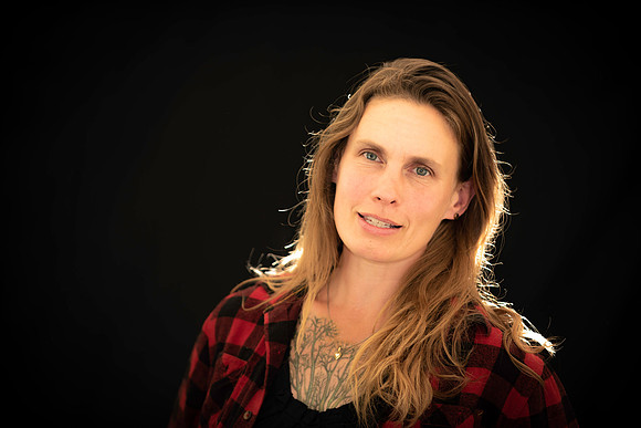 052818 _ AZ Agent Headshot-17