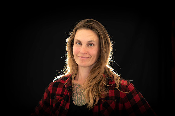 052818 _ AZ Agent Headshot-15