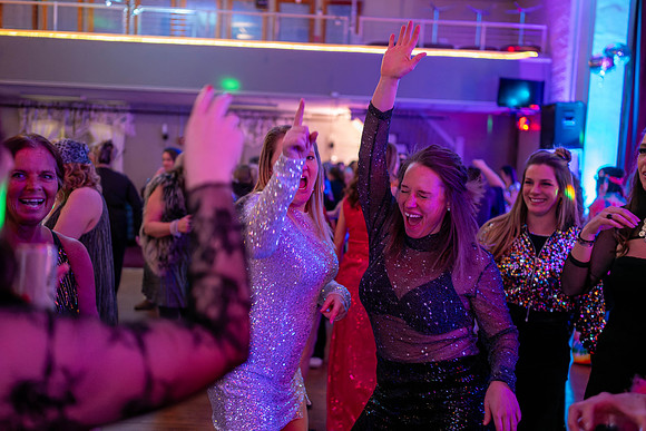20250111 Glitz Glam 2025 A-11